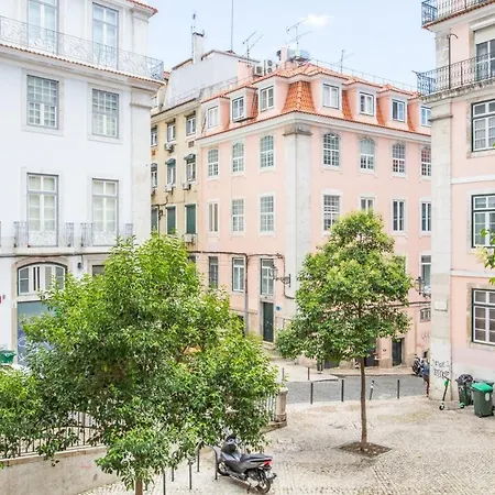 Plum Guide - Plush Peony Apartment Lisbon