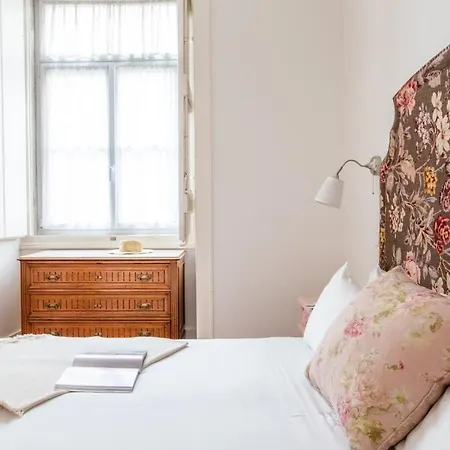 Plum Guide - Plush Peony Apartment *